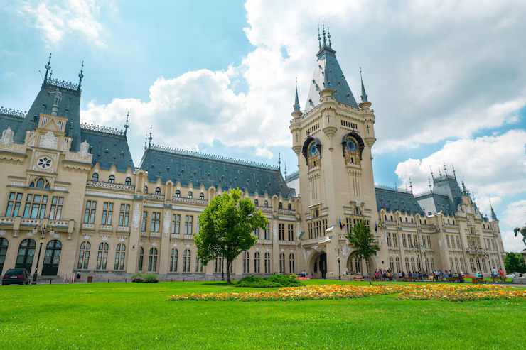 view-palace-culture-iasi-romania_1268-20703